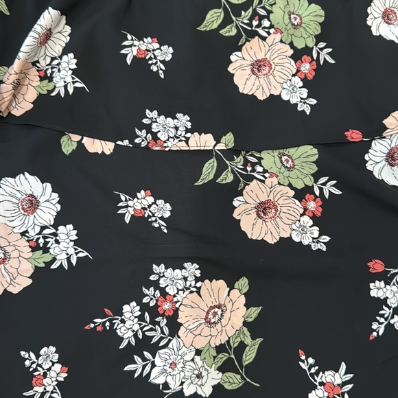 Forever 21 Floral Off-Shoulder Blouse Size Small - Picture 2 of 6